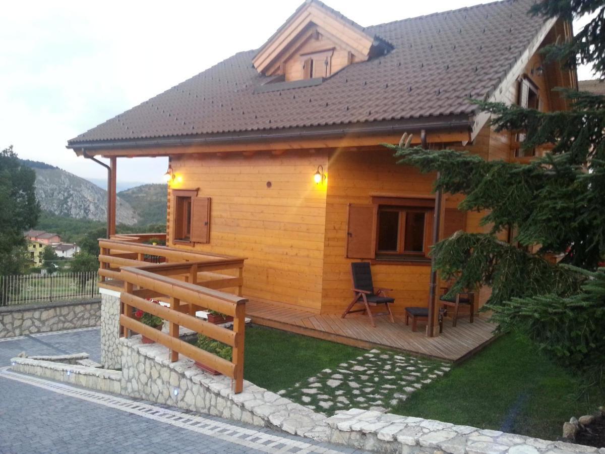 B&B Lo Chalet Di Ocre San Felice d'Ocre ภายนอก รูปภาพ